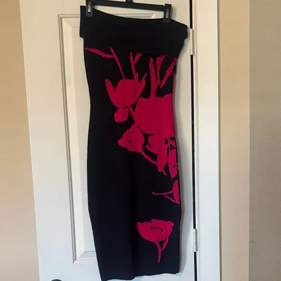 Sachin & Babi Strapless Dress with Pink Floral Design S jersey knit - Picture 2 of 7